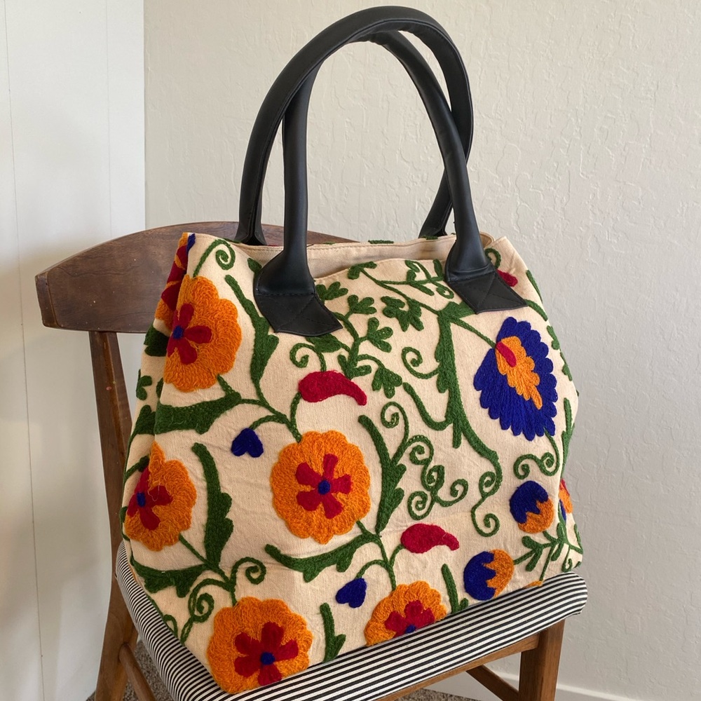 Colorful Embroidered Shoulder Bag NEW